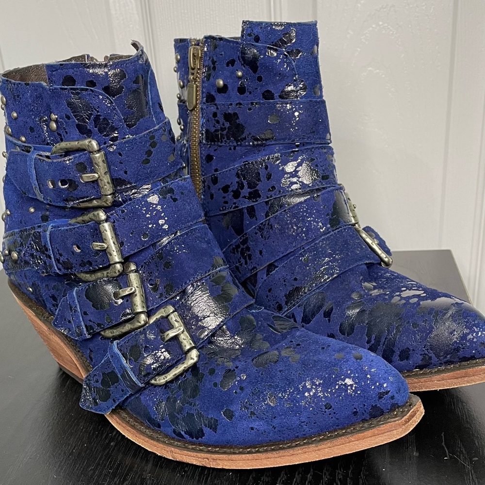 Liberty black buckle bootie 8.5